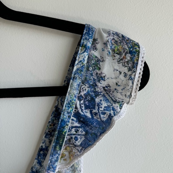 Tularosa Blue Multi Print Lace Trim Scallop Strap Dress Size Medium - Picture 9 of 9